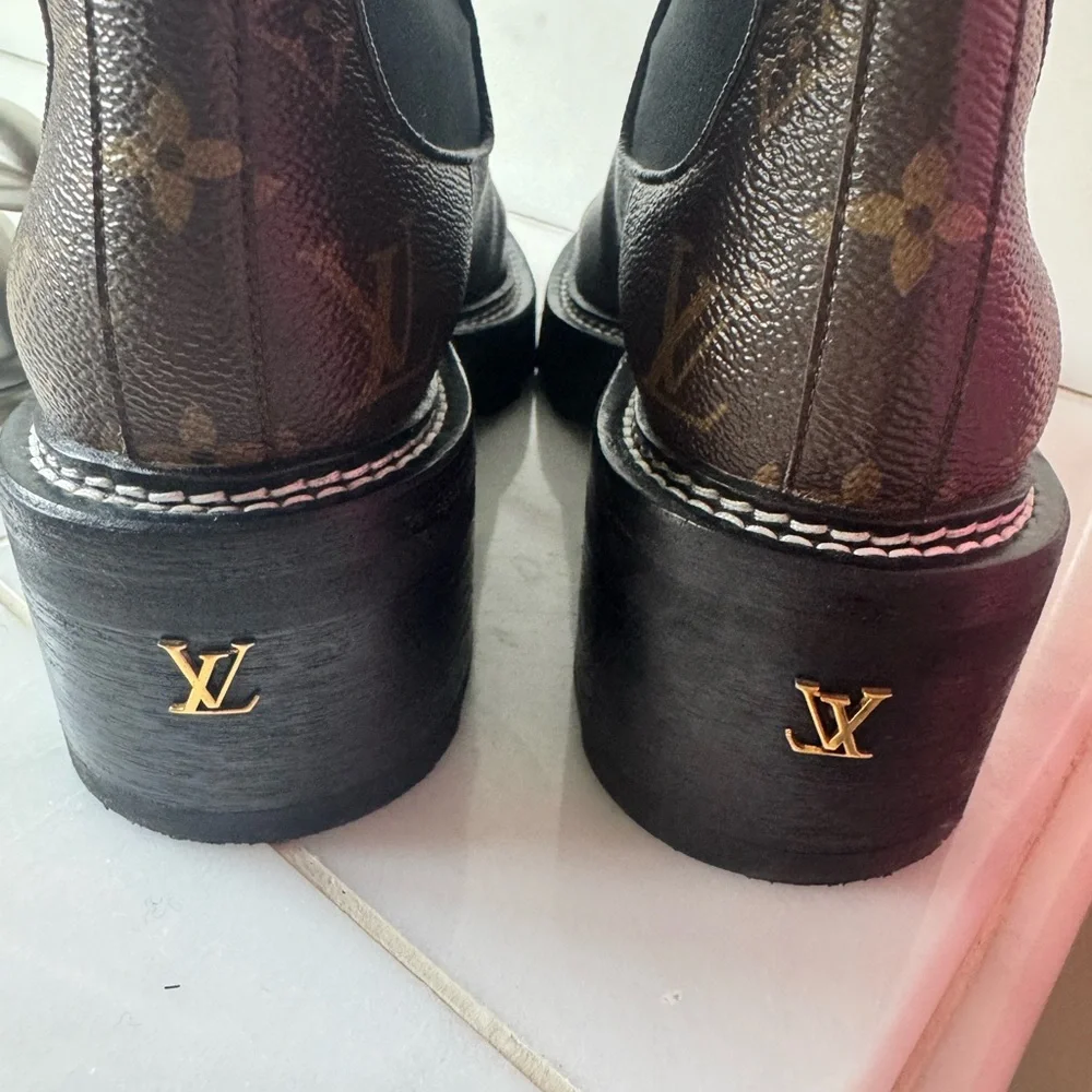 Louis Vuitton Laureate Chelsea Boots Monogram – 39/8.5 RARE & Discontinued 🦄 - Picture 3 of 9